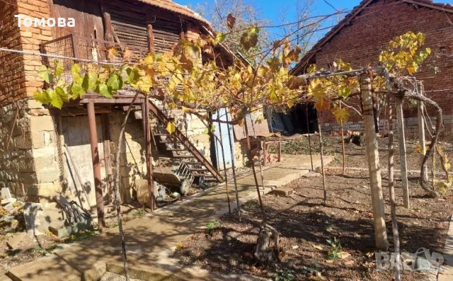 Продавам  двуетажна къща с двор в село Горна Бешовица, снимка 10 - Къщи - 43938383