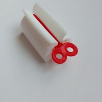 Машинка за изстискване на тубичка с паста за зъби, снимка 1 - Други стоки за дома - 45397015