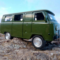 Модел-играчка УАЗ-452 в мащаб 1:24, снимка 1 - Колекции - 44280146