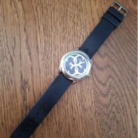 Guess - черен часовник с монограм на циферблата, снимка 1 - Дамски - 46064560