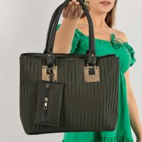 Луксозна дамска чанта от ест. к. със златисти метални елементи в комплект с портмоне 36/26 см, снимка 4 - Чанти - 45659939