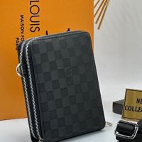 Мъжка чанта Louis Vuitton два ципа черен квадрат реплика , снимка 1 - Чанти - 45527365