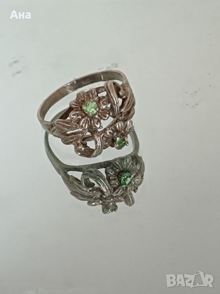 красив сребърен пръстен с два естествени камъка зелени , снимка 1