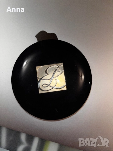 Пудра на Estee Lauder, снимка 3 - Декоративна козметика - 51610987