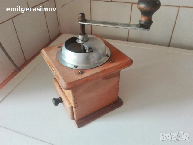 Микроскоп , пишеща машина и мелница за кафе., снимка 18 - Други стоки за дома - 50492201