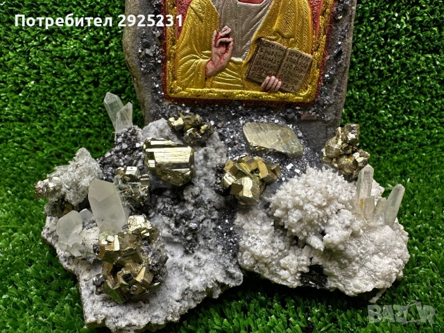 Ръчно изработена икона на Исус Христос с естествени кристали – кварц, пирит и галенит, снимка 3 - Икони - 54092041