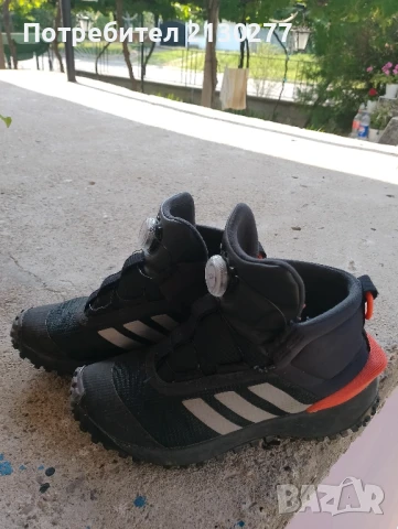 Маратонки Адидас , снимка 2 - Детски маратонки - 50638557