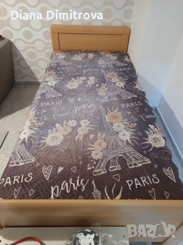 Продавам единично легло с нов матрак