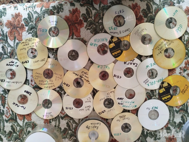 30 записани диска с попфолк, поп, техно, рап