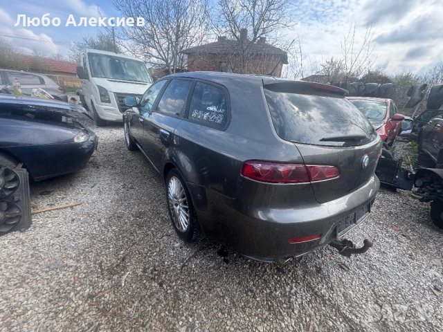 Алфа Ромео 2,4 jtdm 200, снимка 3 - Автомобили и джипове - 53217403