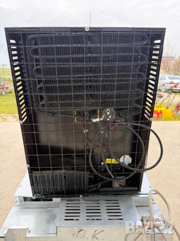 Малък черен хладилник - Мини бар, снимка 5 - Хладилници - 54213058