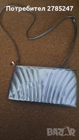 Дамска сребърна чанта, снимка 2 - Чанти - 53483590