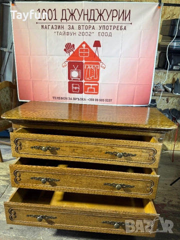 Продавам Красив Скрин от Масивно Дърво, снимка 3 - Скринове - 52752501