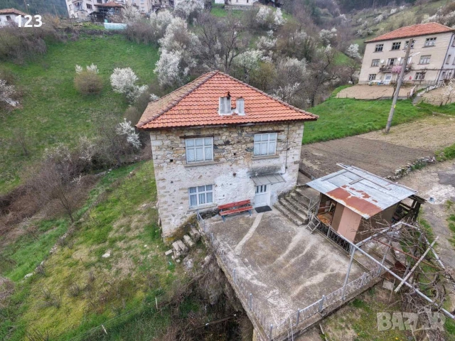 продавам Къща на два етажа 