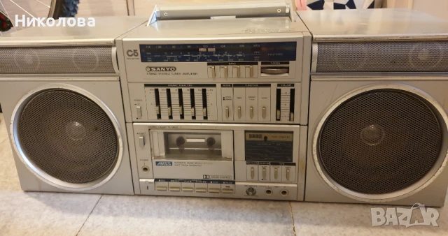 Продавам касетофон SANYO C5, работещ, за профилактика 