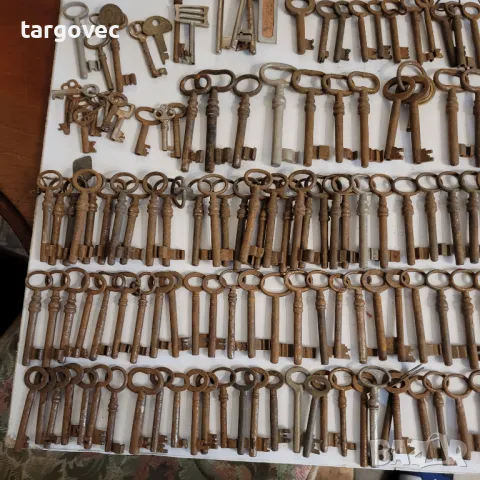 Огромна сбирка от старинни ключове, снимка 5 - Антикварни и старинни предмети - 50052370