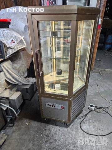 Хладилна Витрина за Торти и сладкарски изделия въртяща се шестоъгълна 