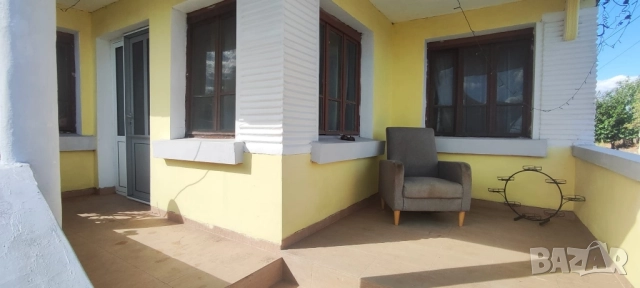 Хубава двуетажна къща с двор с. Маломир /22 км от Ямбол, снимка 11 - Къщи - 52071871