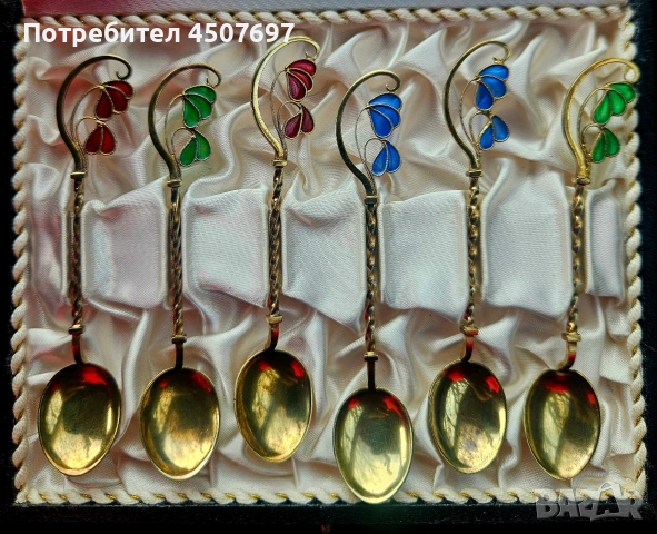 Красиви сребърни лъжици с емайл Plique-а-Jour.