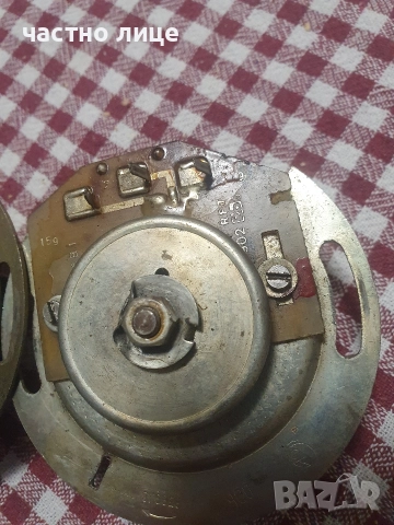 Две плочки с датчик на Хол за електронно запалване на Трабант , снимка 2 - Части - 52740225