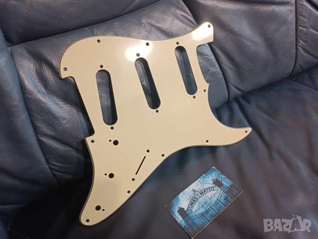 Cream Strat Pickguard, снимка 1 - Китари - 45944660