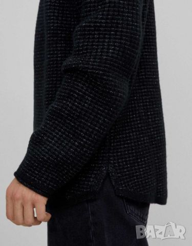 Мъжки пуловер с карирана текстура и обло деколте Bershka, Черен, XL, снимка 2 - Пуловери - 45496606