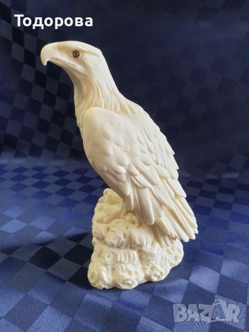 Масивна пластика на бял орел, снимка 2 - Антикварни и старинни предмети - 45700483