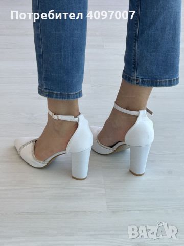 Дамски затворени сандали с ток и бляскави линии, отразяващи вашия уникален стил