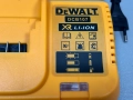 Зарядно устройство DeWALT за акумулаторни Li-Ion батерии 10.8-18 V, 230 V, DCB107, снимка 4