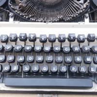 стара ръчна пишеща машина в куфар , снимка 9 - Антикварни и старинни предмети - 44993314