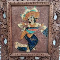 Уникална картина на танцуваща индийка в прекрасна дърворезбована рамка
, снимка 1 - Антикварни и старинни предмети - 45698727