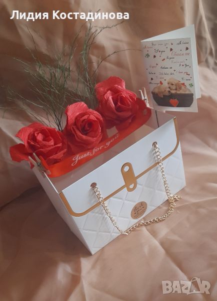 Чантичка с ръчно изработени рози , снимка 1