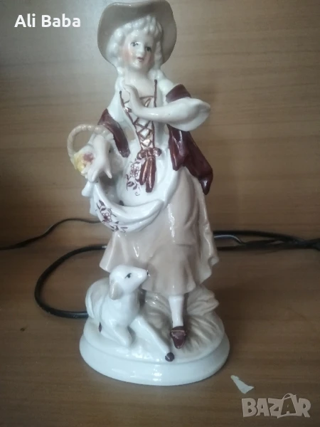 Красива порцеланова фигура-пастирка, снимка 1