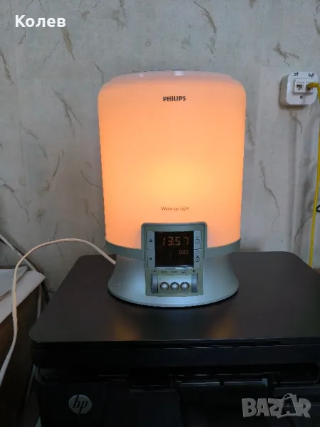 Нощна лампа с радио часовник и будилник Philips., снимка 1