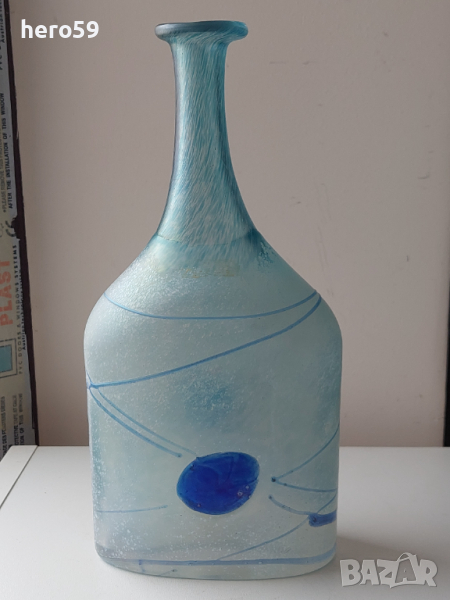 Стара авторска ваза от стъкло на шведска фирма/ Kosta Boda/подписана, снимка 1