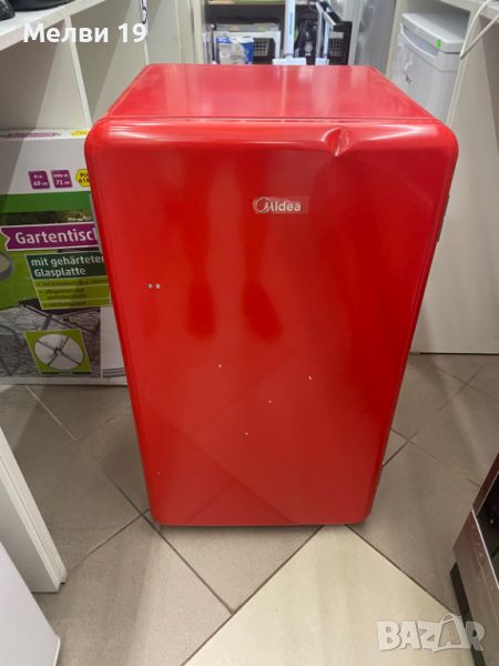 Хладилник Midea Ретро дизайн, цвят червен, снимка 1