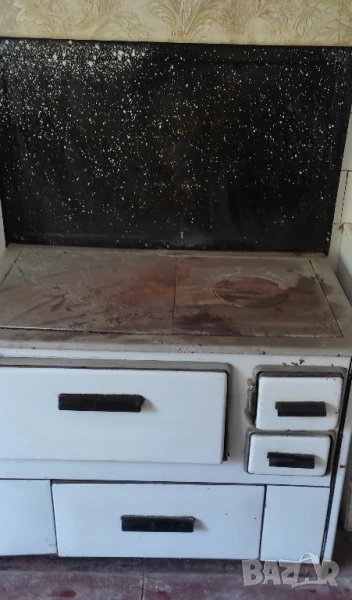 Ретро печка на твърдо гориво от СОЦА* С фурна* Модел тип "Вулкан", снимка 1