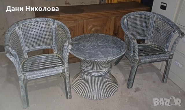 Маса със столове