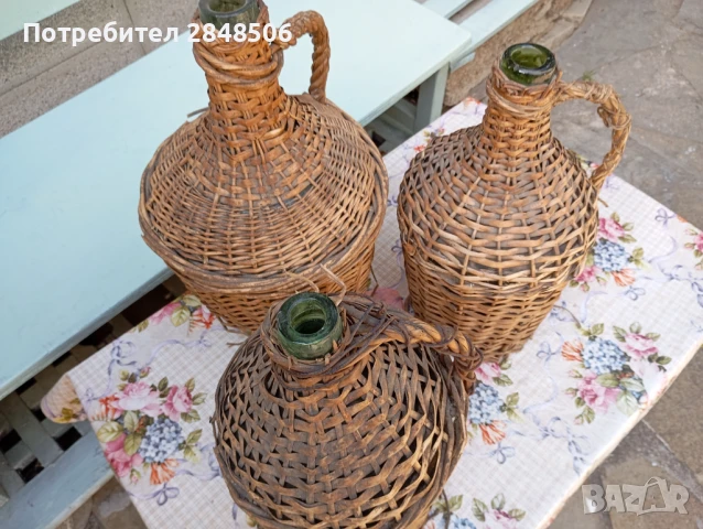 Продавам дамаджани ръчно плетени,2-те са по 5 л,3-та е 10л.Цената на 10 литровата е 15 лева., снимка 3 - Други - 50675145