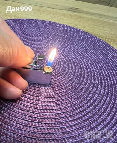 Лот от две колекционерски газови запалки