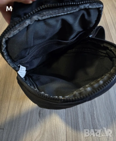 Оригинална черна чанта NIKE sprtswr essentials hip pack BA6144-011, снимка 5 - Чанти - 53002768