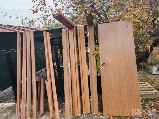 Интериорна дървена врата с 2 каси и лайстни 