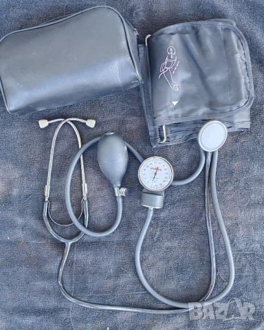 Апарат за измерване на кръвно налягане UniMark. 