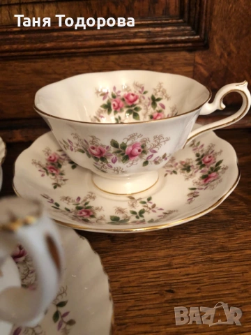 Два чаени и кафени комплекта Royal Albert с деликатен флорален мотив. Чашите и чинийките са в добро , снимка 3 - Сервизи - 54061640
