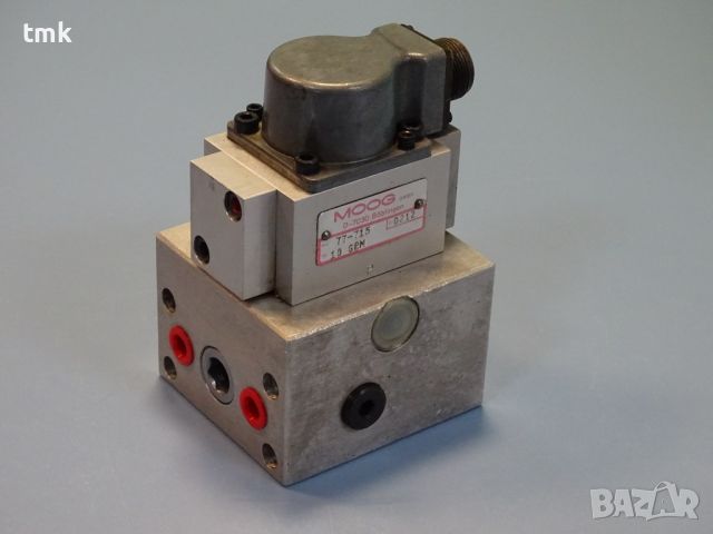 Серво клапан MOOG mod 77-720/77-715 flow control servo valve, снимка 1 - Резервни части за машини - 46673649