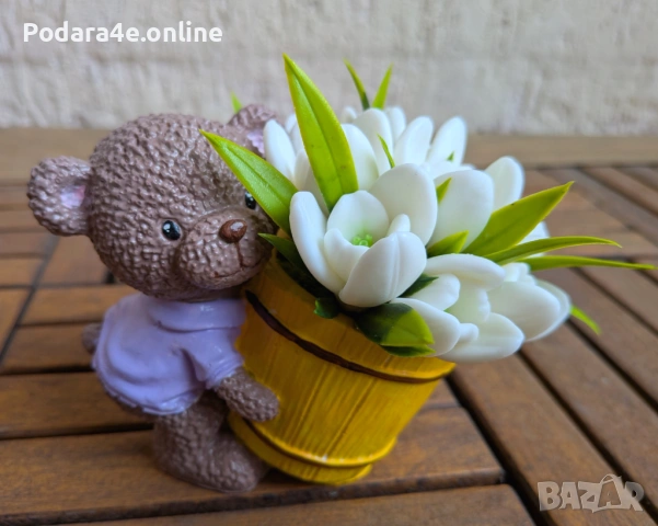 Букет свежи кокичета от ароматен сапун в керамична кашпа мече 