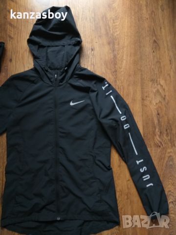 Nike Essential Jacket W - страхотна дамска ветровка КАТО НОВА , снимка 7 - Спортни екипи - 45811891