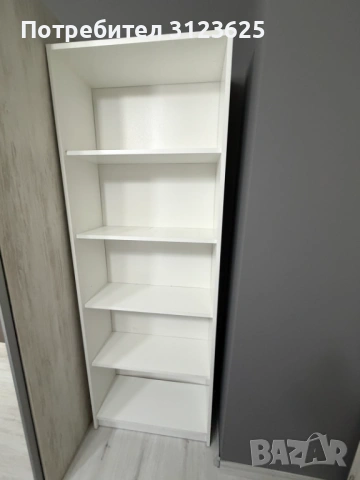 Шкаф, идеален за спалнята или хола.