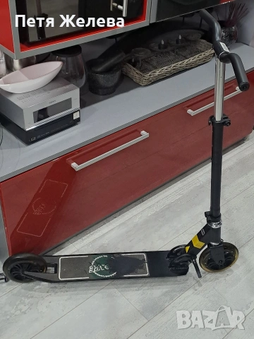 Сгъваема алуминиева тротинетка ESCAPE, снимка 2 - Скутери и тротинетки - 53383942