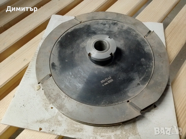 Инструмент за дървени врати